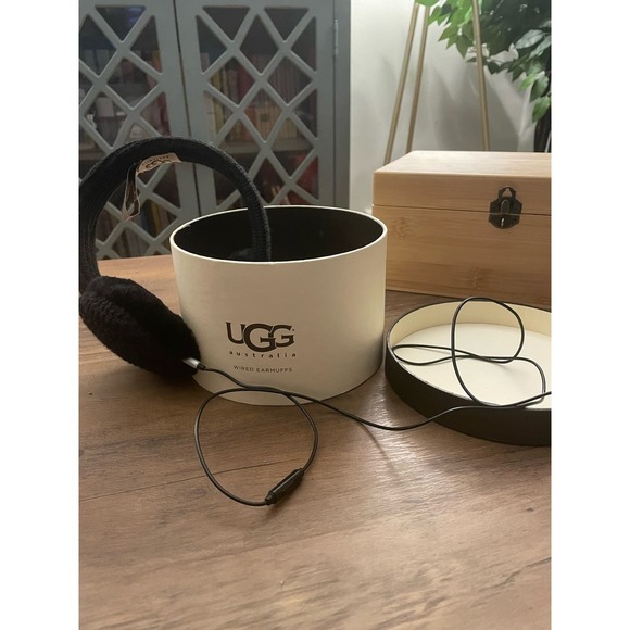 UGG Accessories - 6/$25 Ugg Earphones